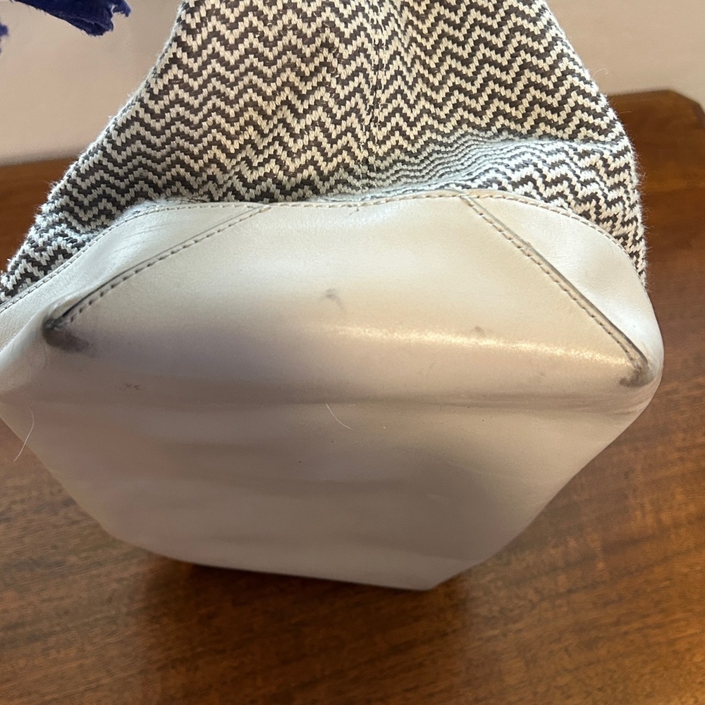 Tory Burch Cream Tote Bag - Picture 12 of 15
